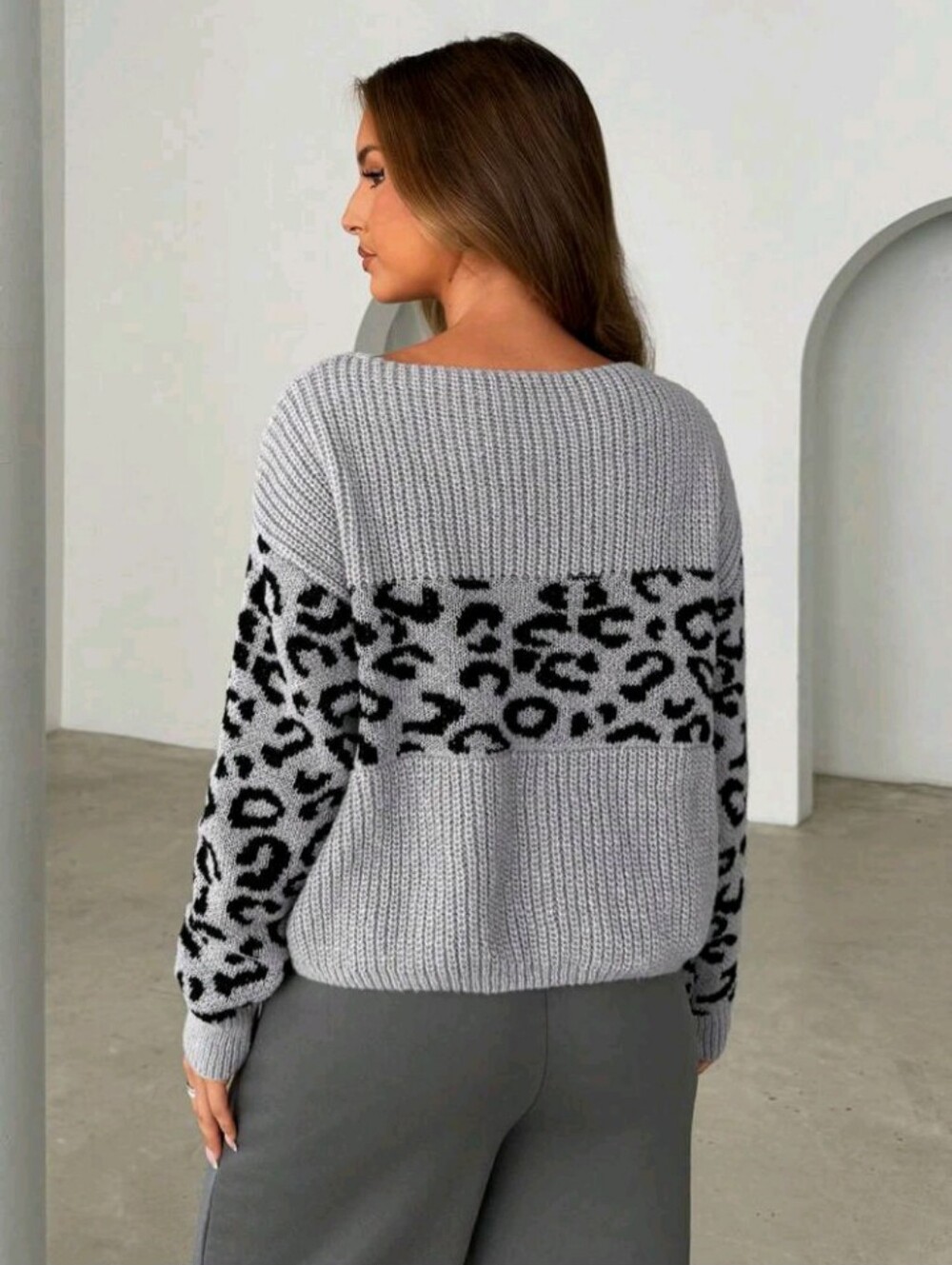 Women's Leopard Print Patchwork Long Sleeve Pullover Sweatshirt,Long - Picture 2 of 6